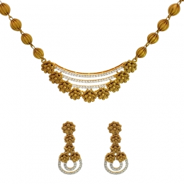 Antique Necklace Set in 18K Yellow Gold Diamonds